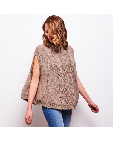 Poncho Simone - Kit de Tricot en laine Wooly Mérinos Pelote de 50 gr.
Niveau avancé.
Avec le poncho Simone, le rêve de glisser