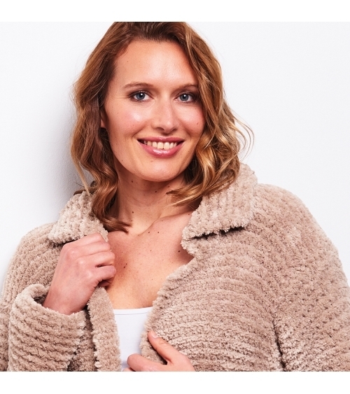 Manteau Sandra - Kit de Tricot en laine Wooly Doux Pelote de 100 gr.
Niveau intermédiaire
Vous n’aurez jamais porté un manteau