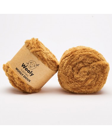 PELOTE DE LAINE WOOLY DOUX Pelote de 100 gr.
WOOLY DOUX est entièrement constituée de microfibres, elle apporte légèreté et rés